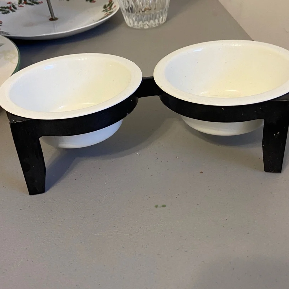 Pet bowl